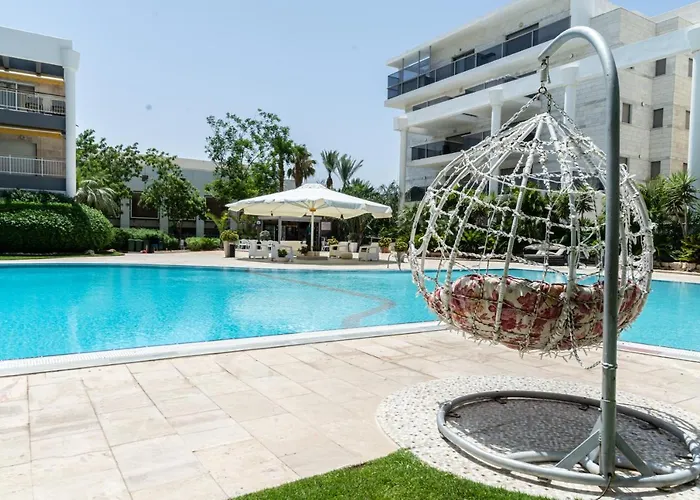 Royal Park-Garden Apartment